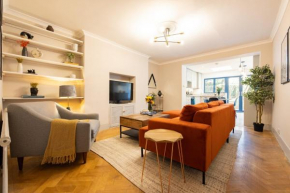 The Richmond Upon Thames Escape - Modern 2BDR Flat with Garden and Parking, London